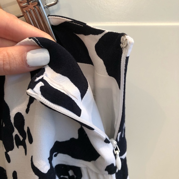 Ann Taylor LOFT floral skirt in Navy & White - Picture 5 of 8